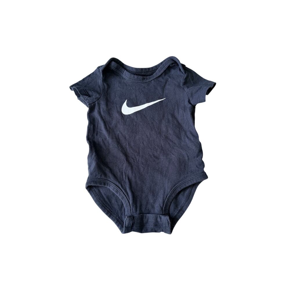 Adorable Nike Baby Bodysuit - Black, 6 Months - Cozy & Cute!